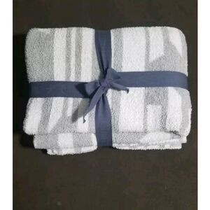 Nwot barefoot dreams cozychic throw